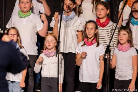 Območna revija otroških in mladinskih pevskih zborov občin Kamnik in Komenda (75)